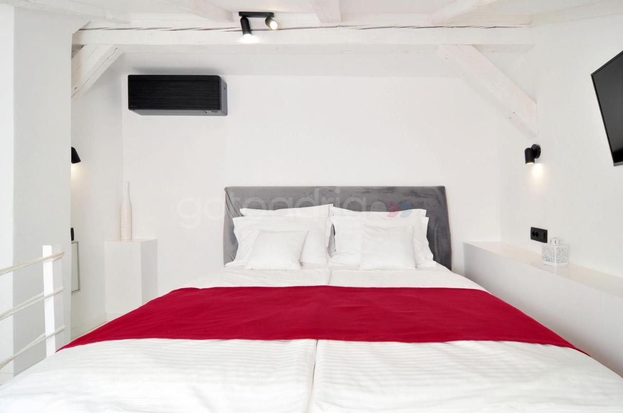 Beachfront Deluxe B&B Makarska Buitenkant foto