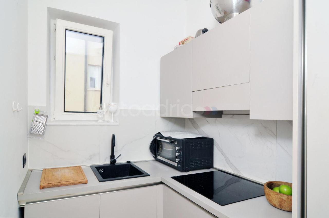 Beachfront Deluxe B&B Makarska Buitenkant foto